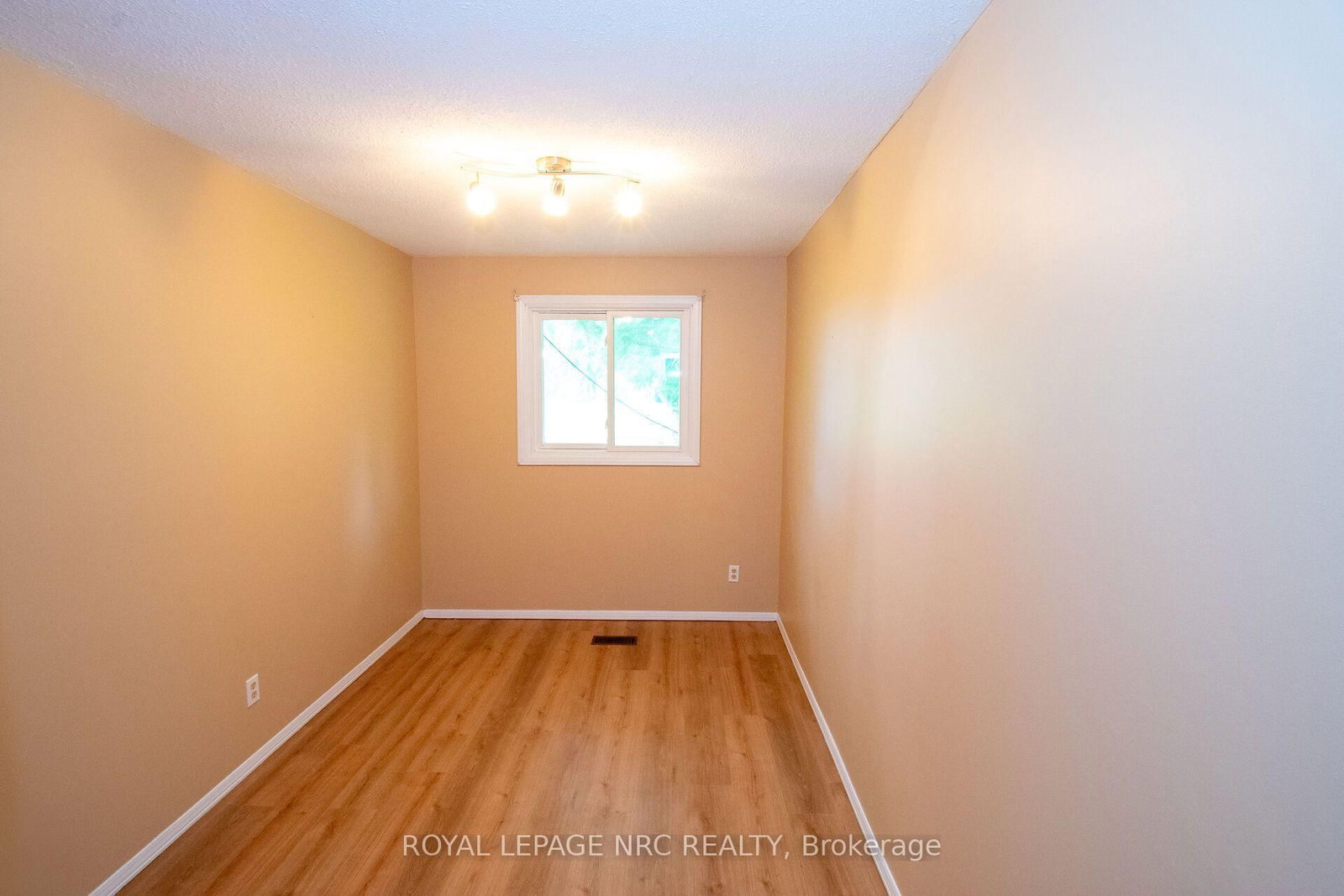 70 Oxford Street • St. Catharines, ON photo 21