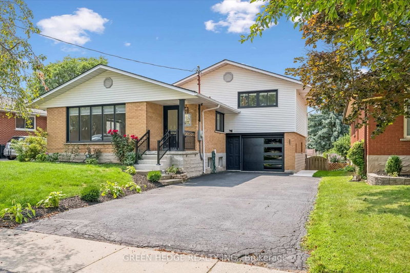 385 Village Crescent