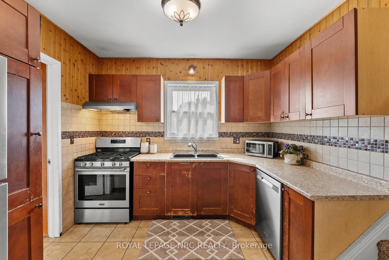 14 Heatherington Street • St. Catharines, ON photo 16