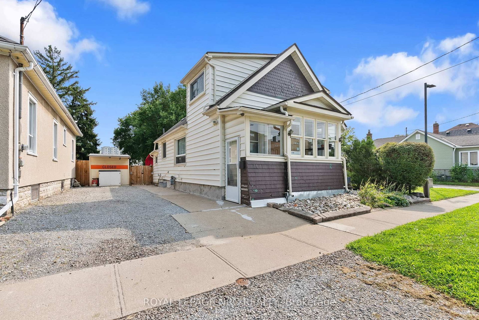 14 Heatherington Street • St. Catharines, ON photo 2