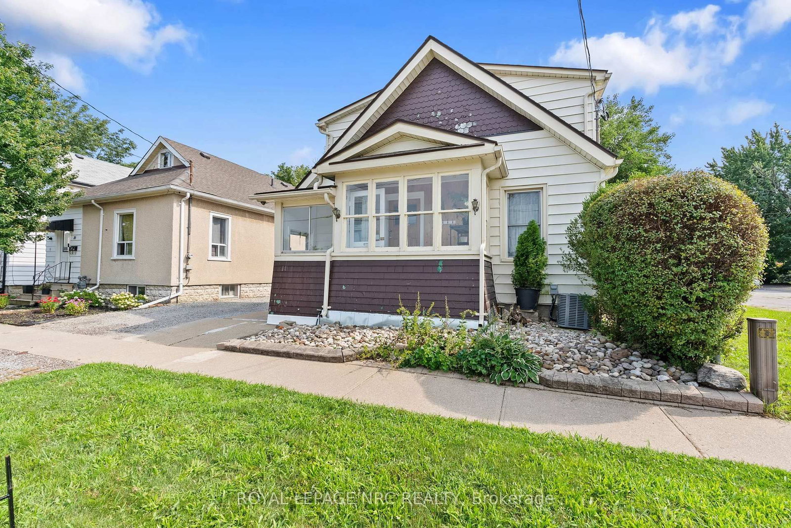 14 Heatherington Street • St. Catharines, ON photo 3