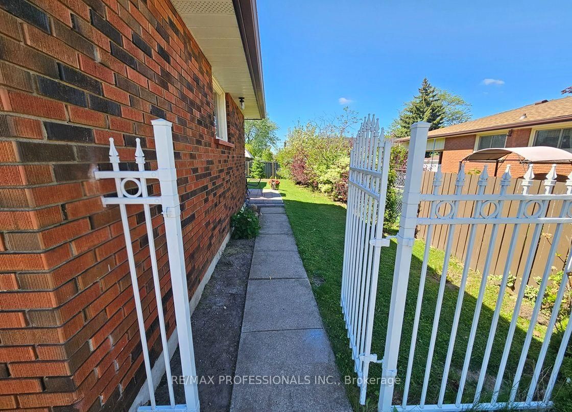 7 Berko Avenue • Hamilton, ON photo 37