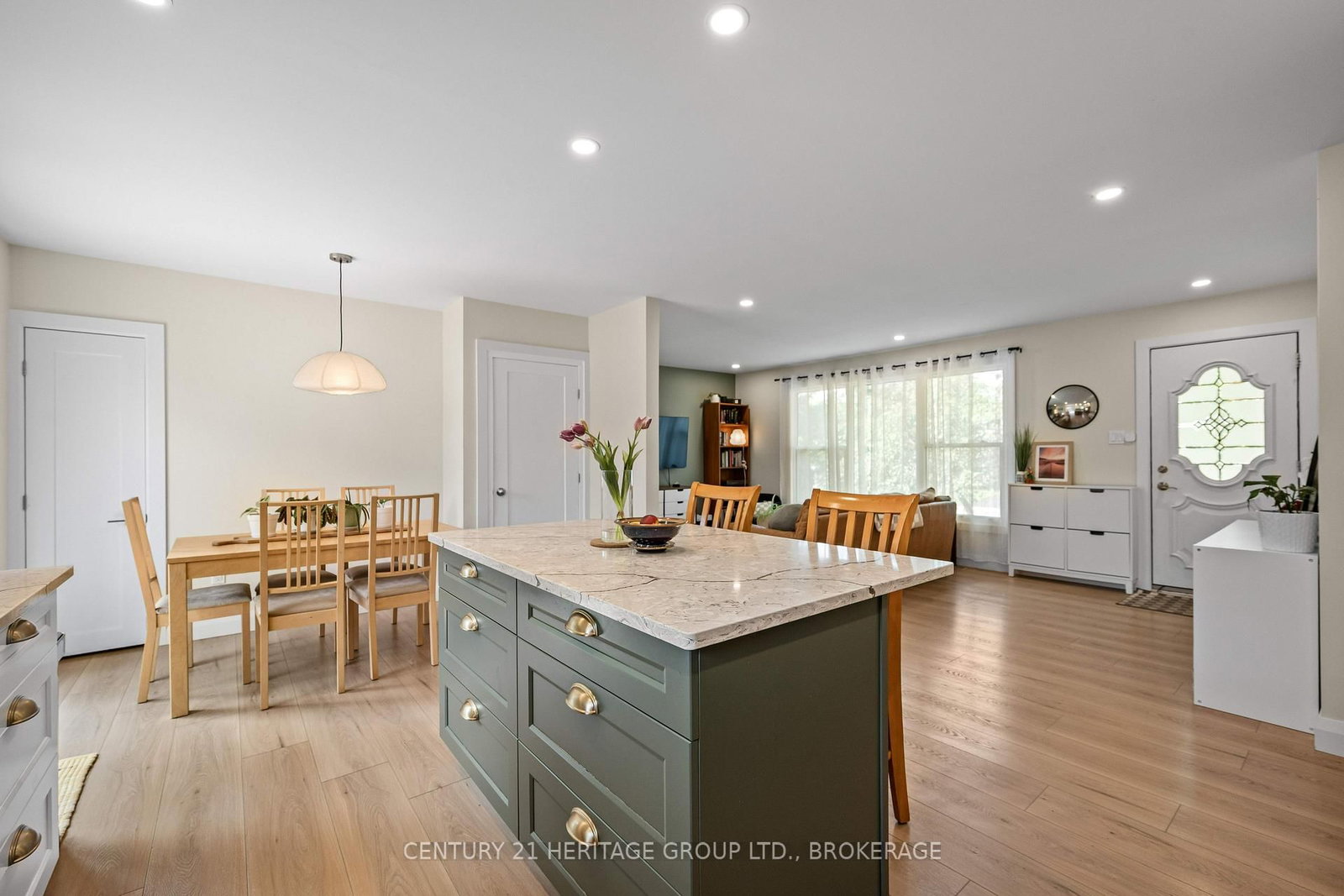 925 Woodbine Road • Kingston, ON photo 8