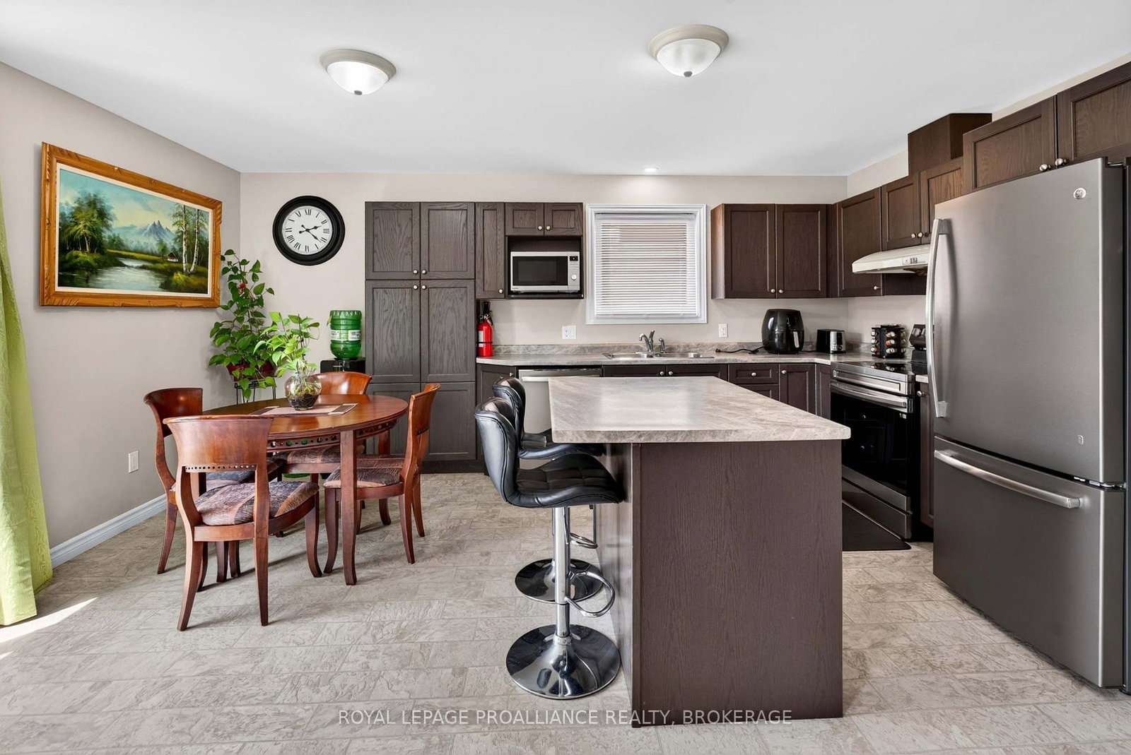 1447 Hanover Drive • Kingston, ON photo 9