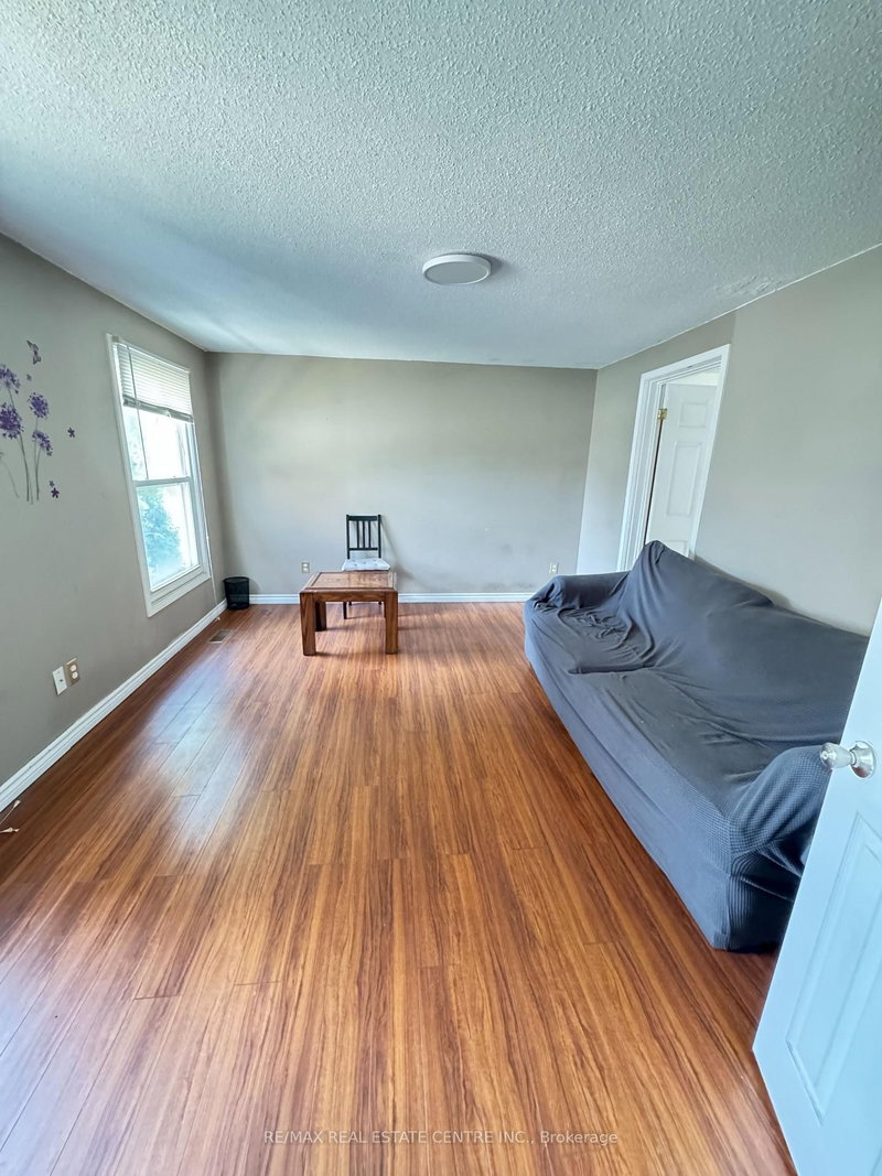 129 KORTRIGHT Road W
