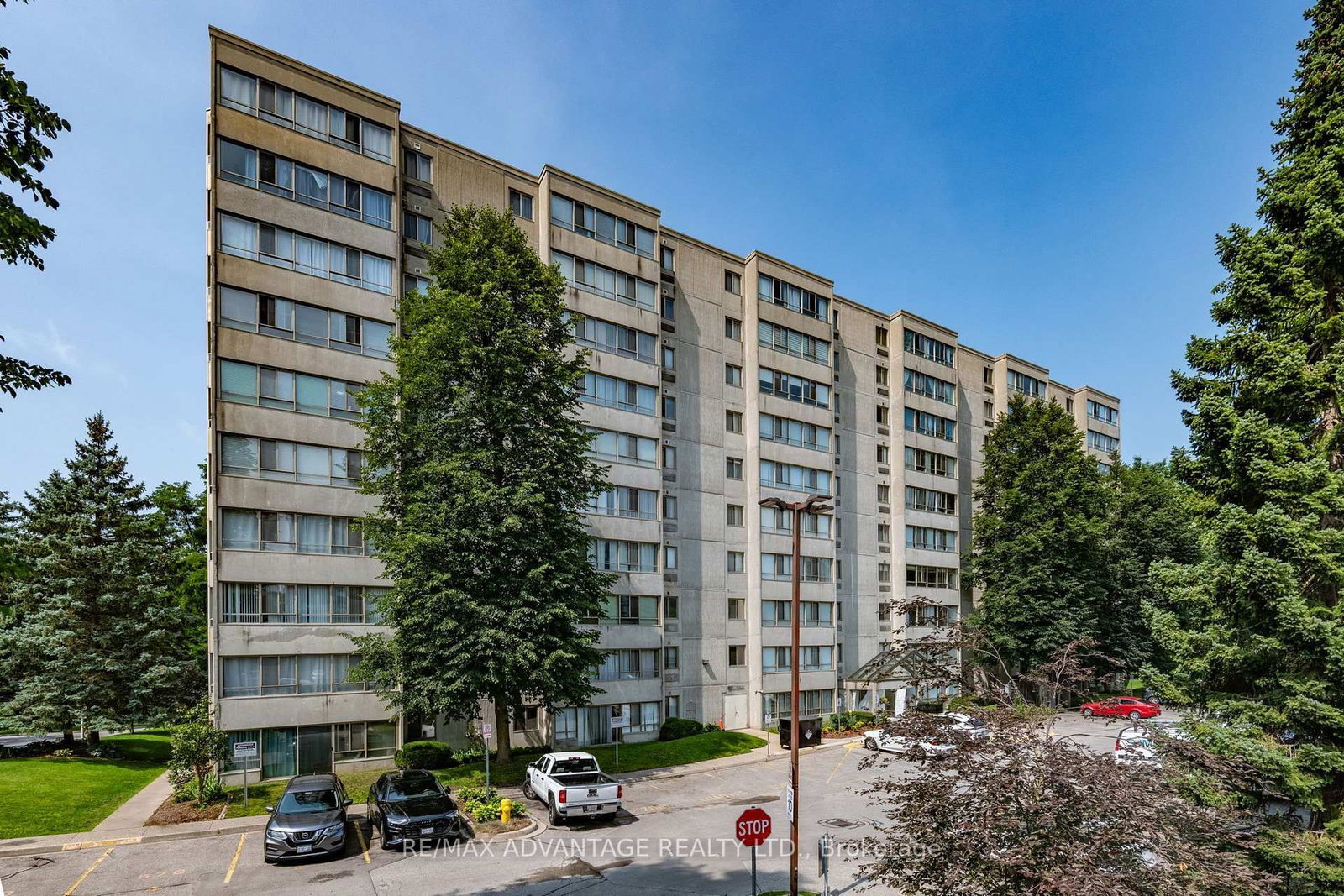 708 - 570 Proudfoot Lane, London North