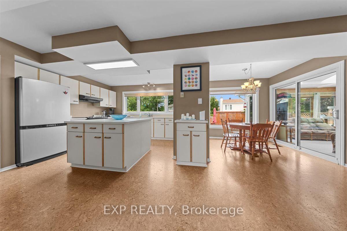 2719 Wyldewood Street • Ottawa, ON photo 16