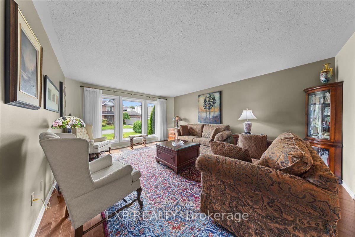 2719 Wyldewood Street • Ottawa, ON photo 8