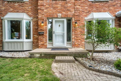 1789 Phillbrook Court • London North, ON photo 5