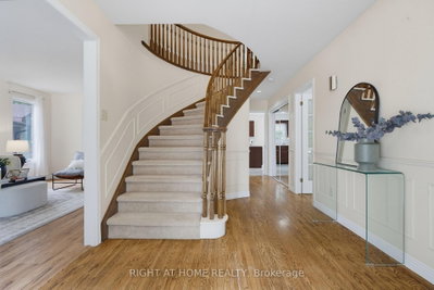 1789 Phillbrook Court • London North, ON photo 6