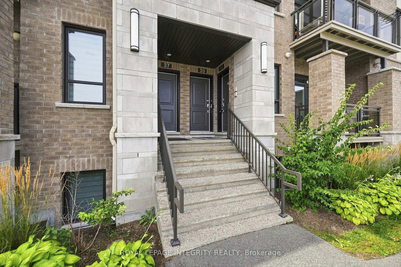 41 Carabiner Private • Ottawa, ON photo 2