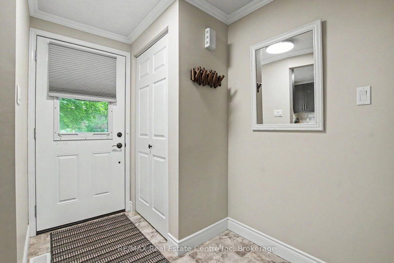 148 Carter Cres photo 4