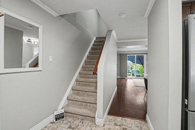 148 Carter Cres photo 5