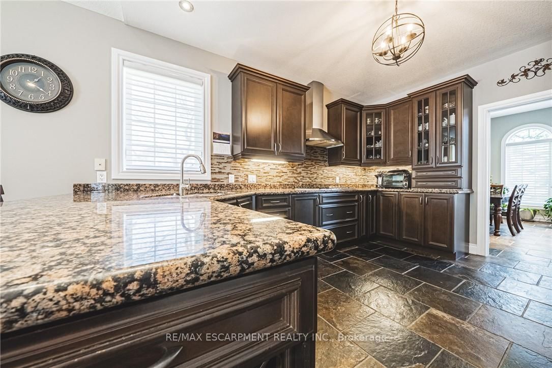 137 PINEHILL Drive • Hamilton, ON photo 16