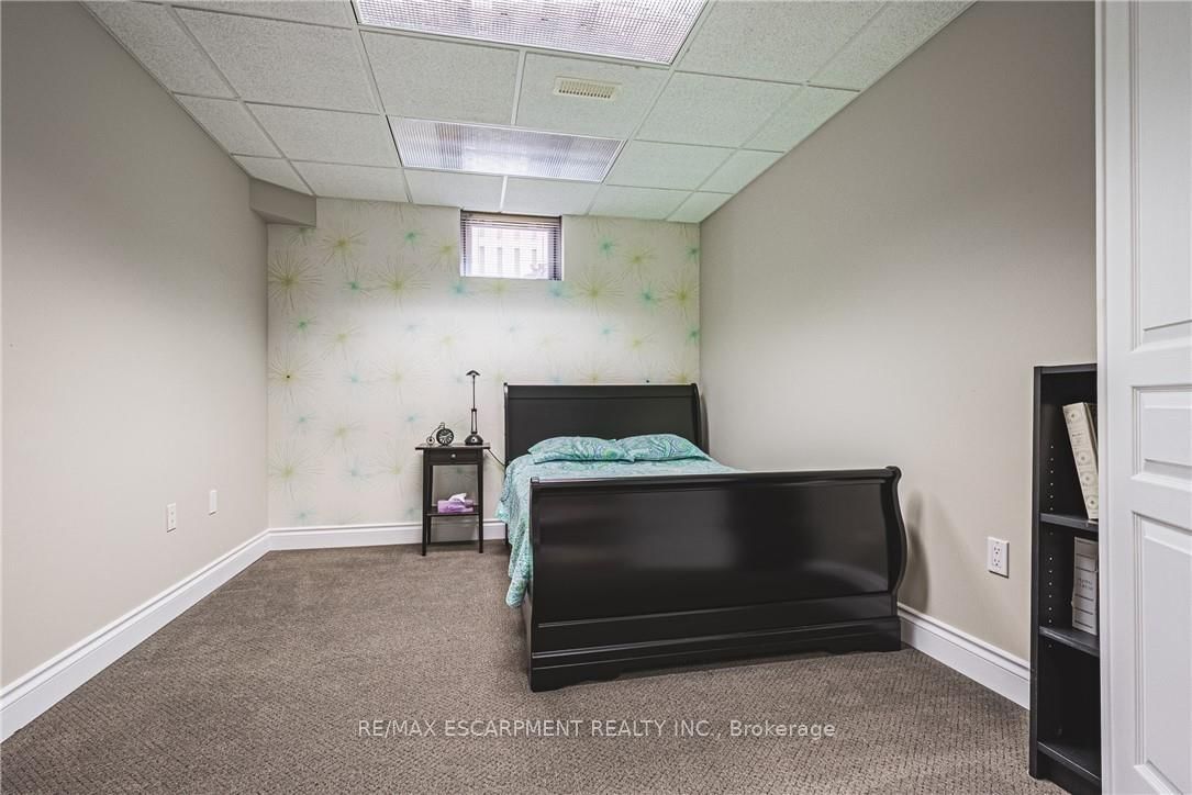 137 PINEHILL Drive • Hamilton, ON photo 34