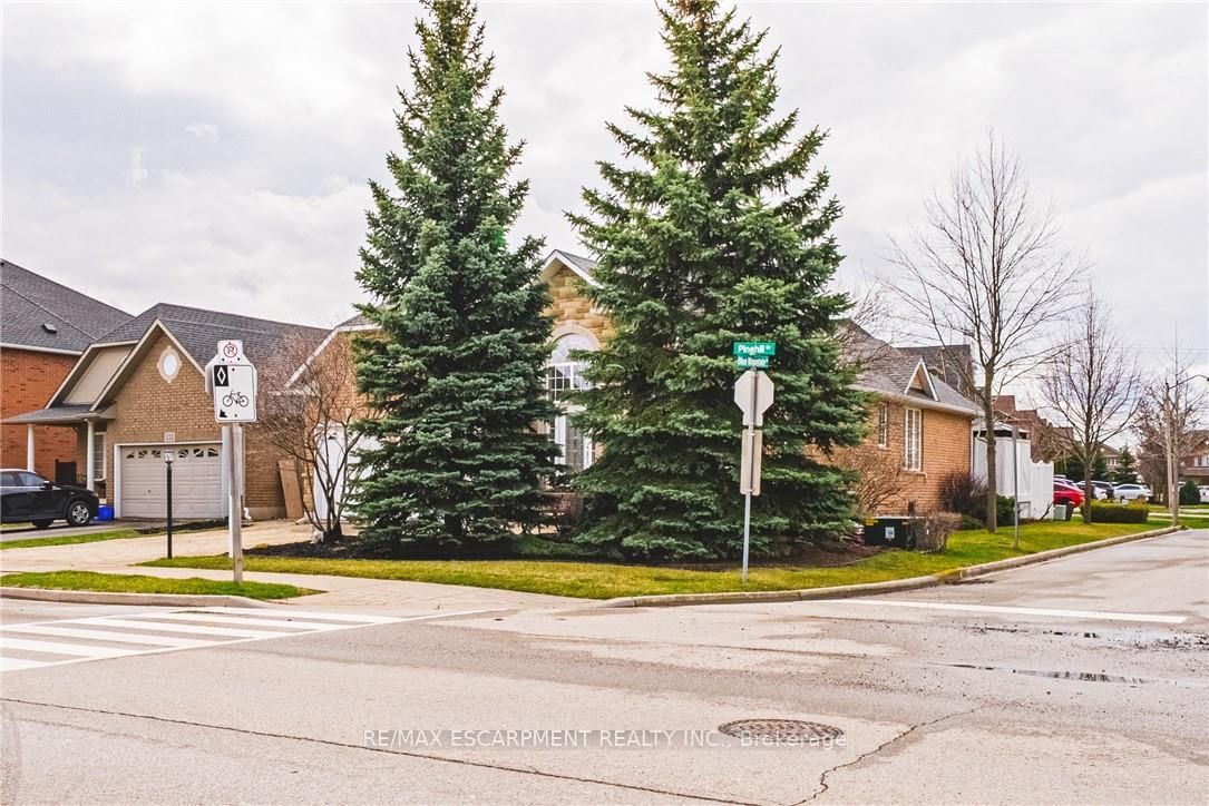 137 PINEHILL Drive • Hamilton, ON photo 4