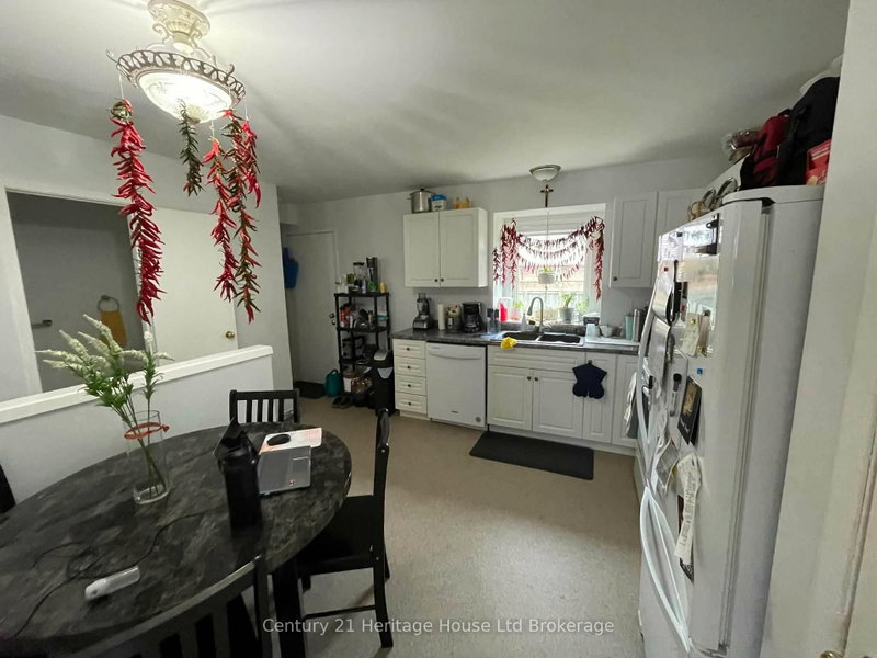 2 - 255 Lansdowne Avenue W