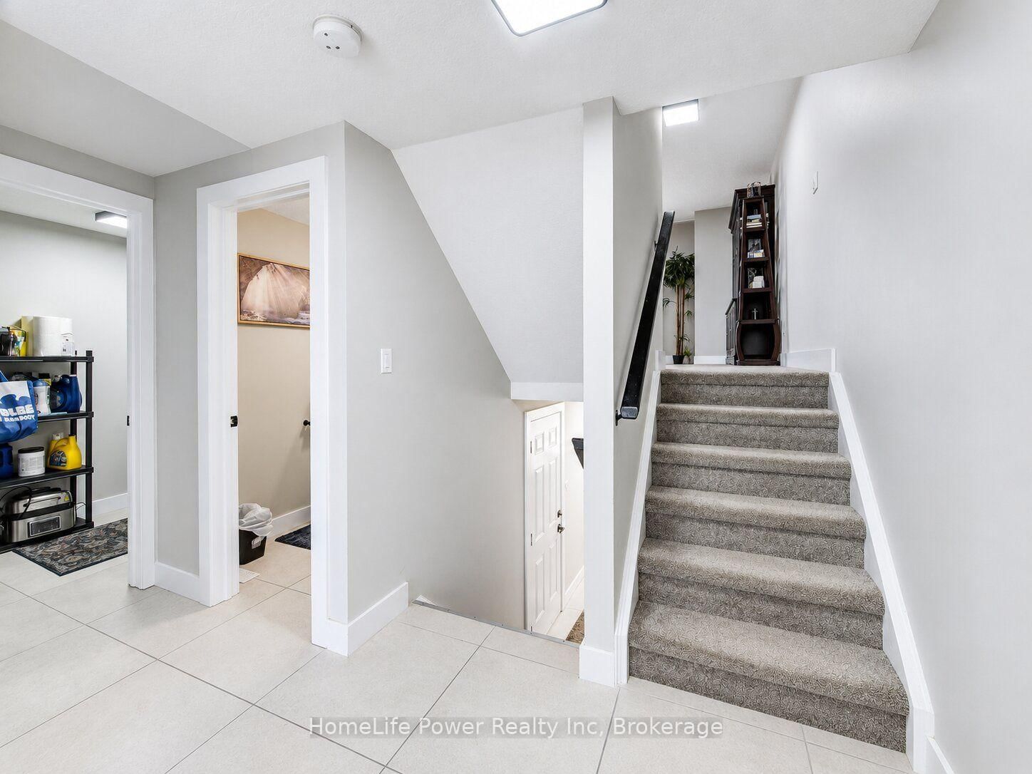233 RED CLOVER Court • Kitchener, ON photo 9