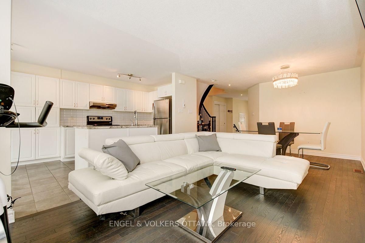 561 Petrichor Crescent • Ottawa, ON photo 4