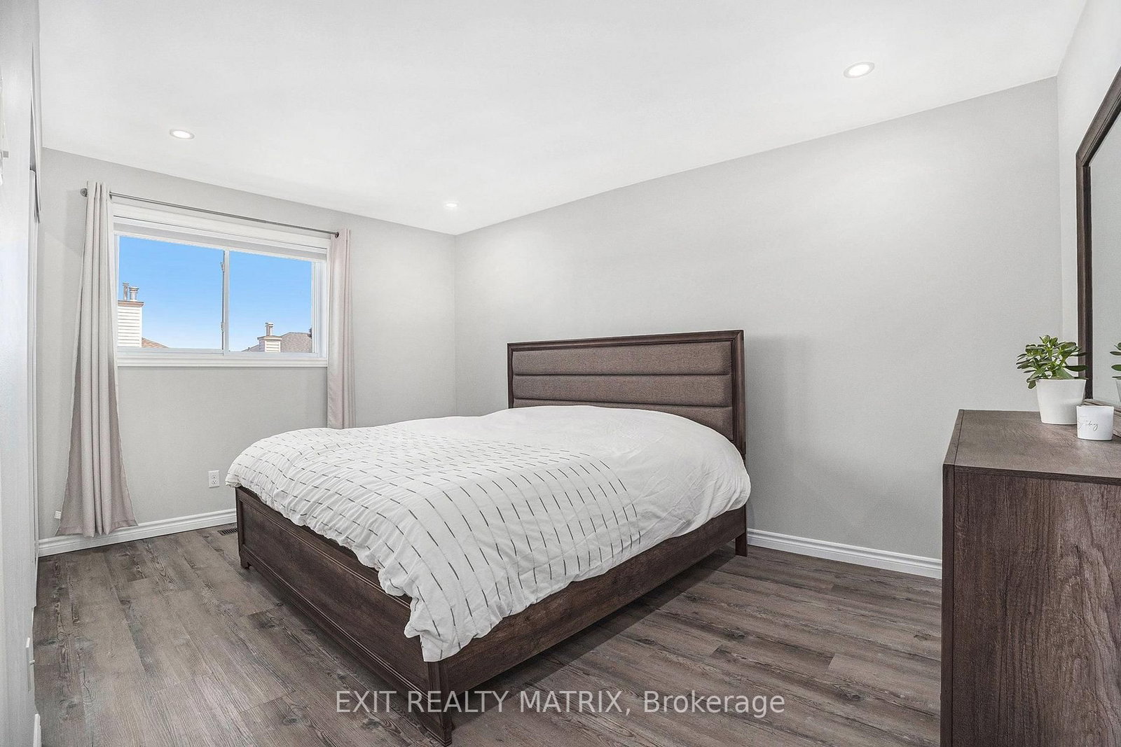 697 Levac Drive • Orleans, ON photo 18