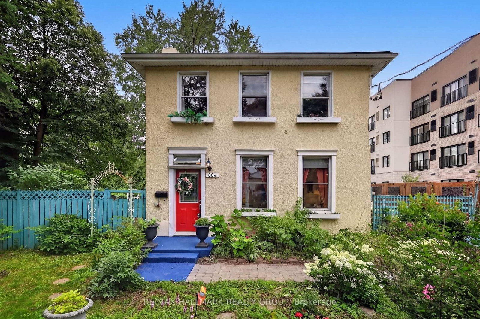 664 Center Street • Ottawa, ON photo 1