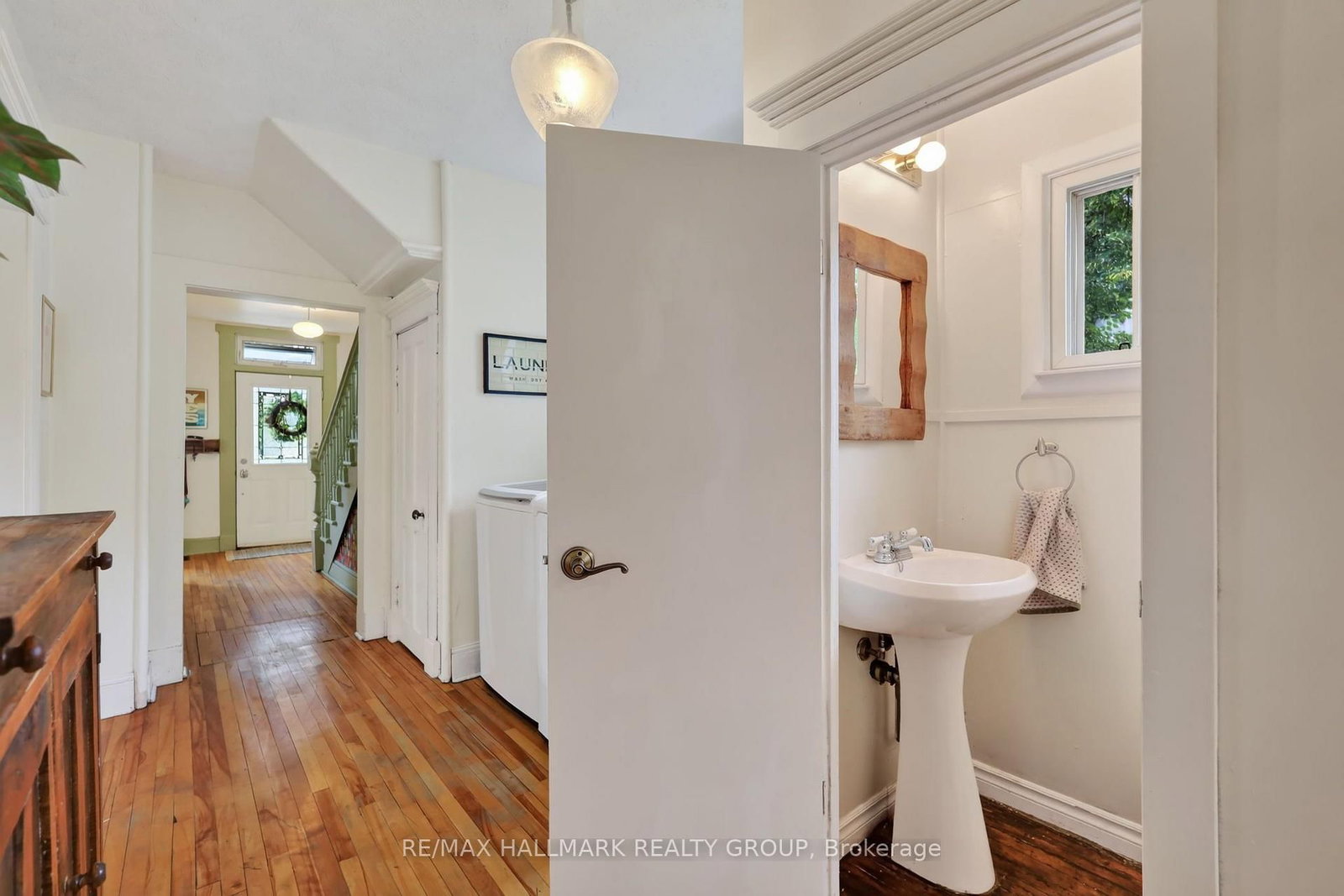 664 Center Street • Ottawa, ON photo 11