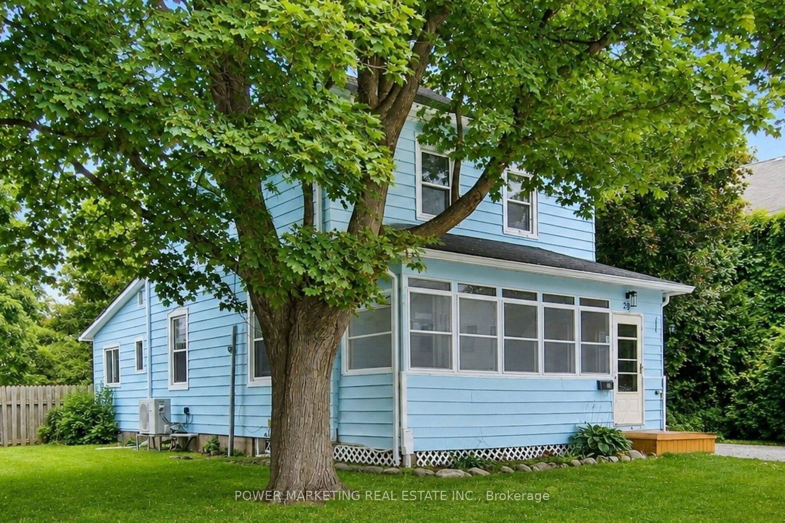 28 MONTAGUE Street • Smiths Falls, ON photo 3