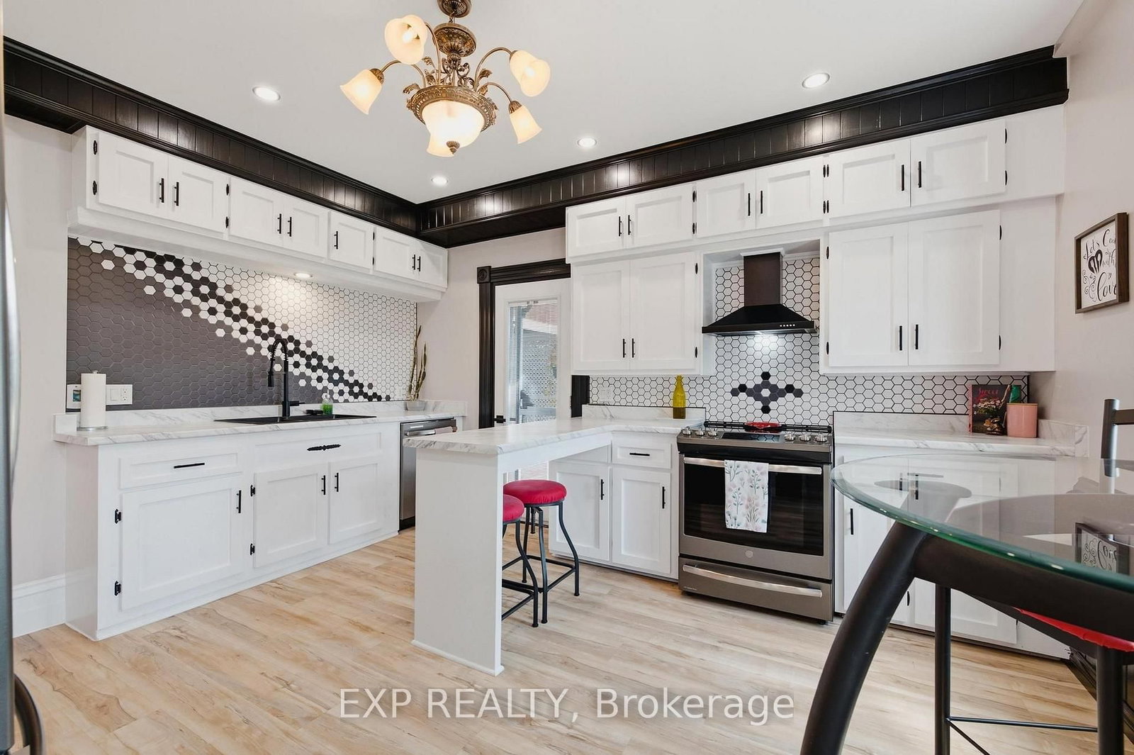 2027 Victoria Street • Howick, ON photo 10