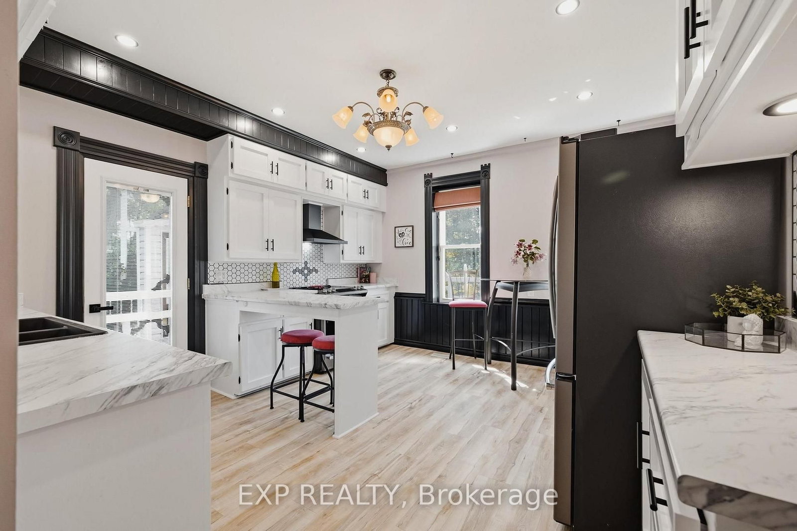 2027 Victoria Street • Howick, ON photo 13