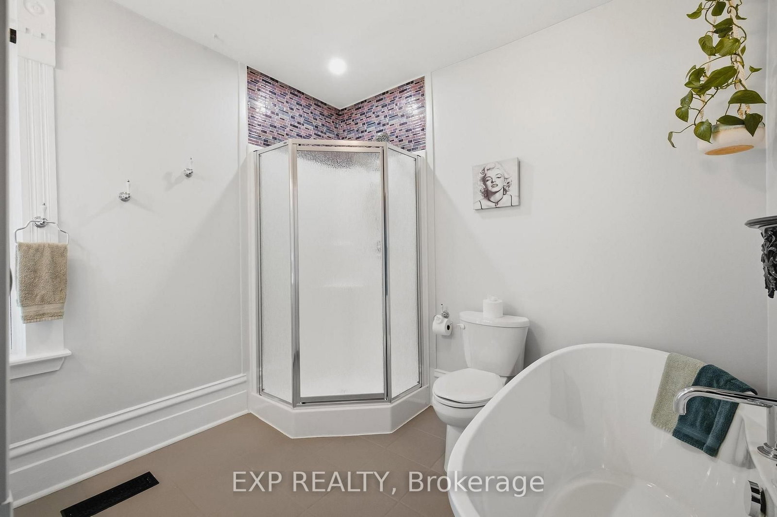 2027 Victoria Street • Howick, ON photo 24
