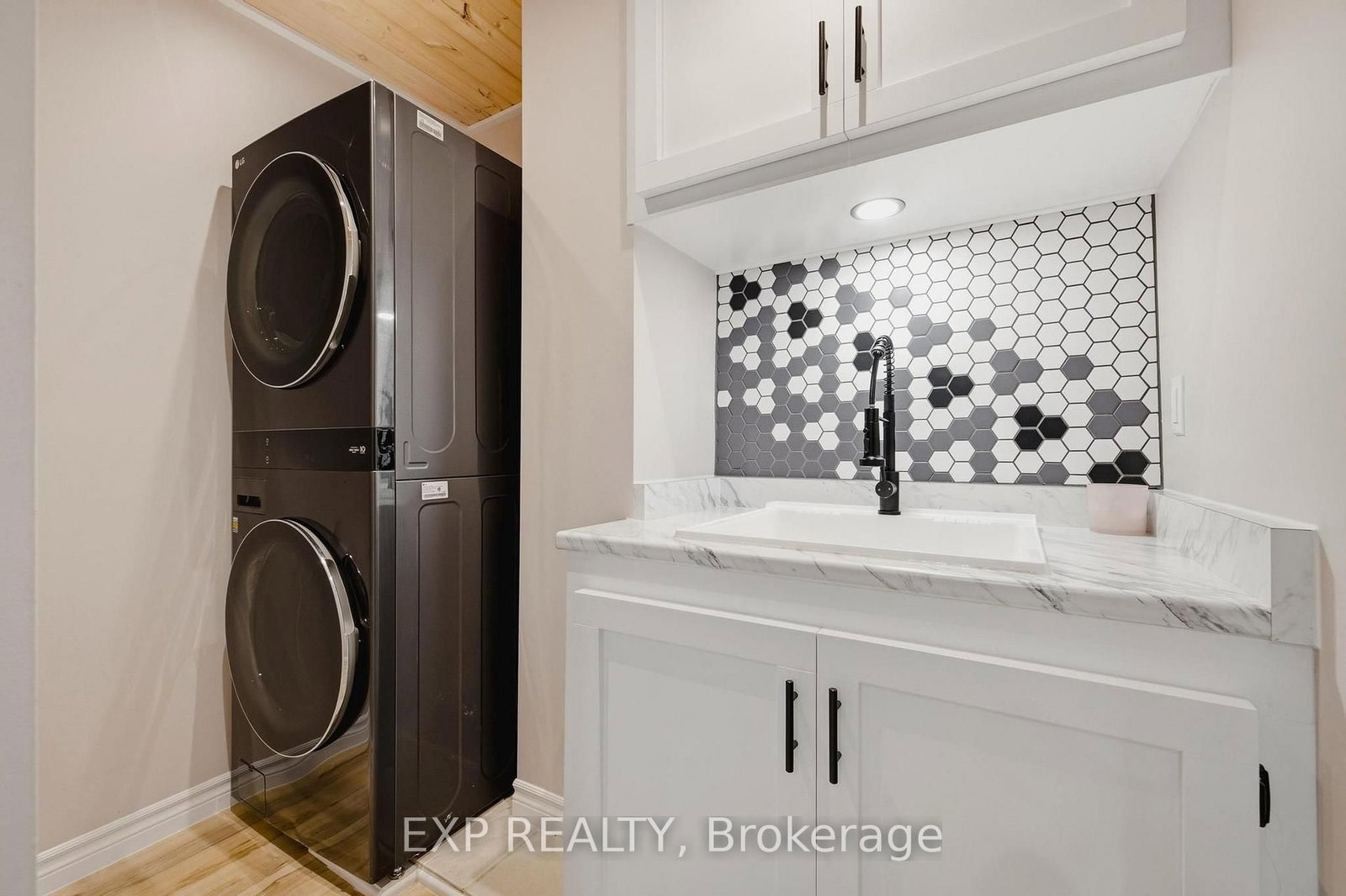 2027 Victoria Street • Howick, ON photo 25