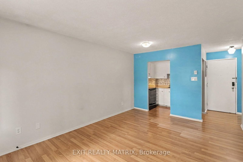 2044 Arrowsmith Dr photo 4