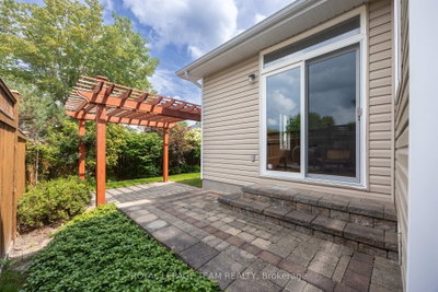 60 Woliston Crescent • Ottawa, ON photo 8
