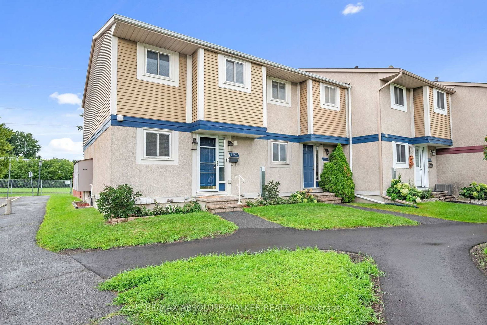 1752 Stonehenge Crescent • Ottawa, ON photo 1