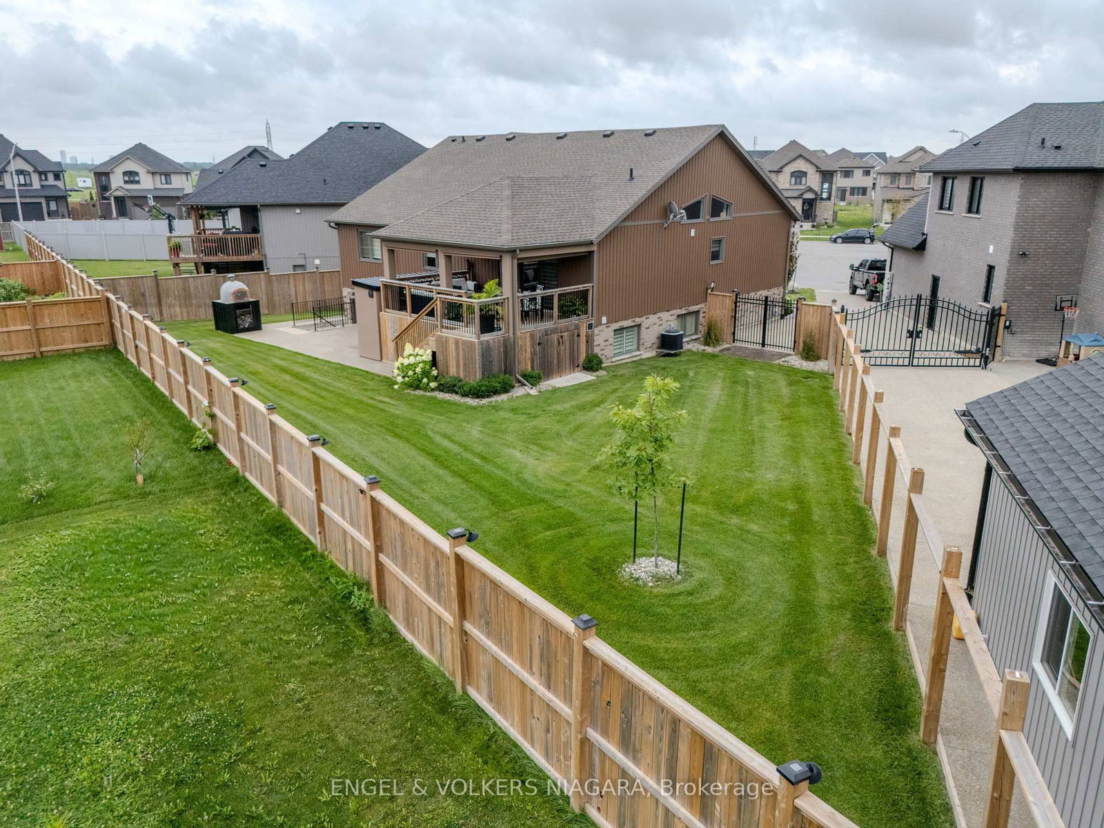 5 Delicious Court • Thorold, ON photo 4
