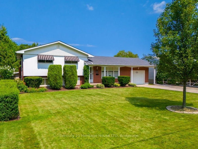 121 Lockhart Drive