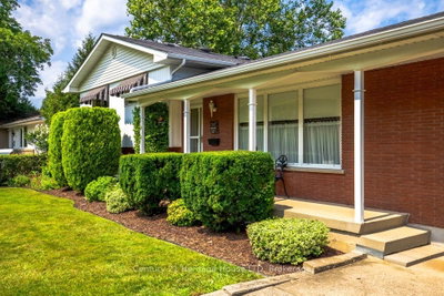 121 Lockhart Drive • St. Catharines, ON photo 4