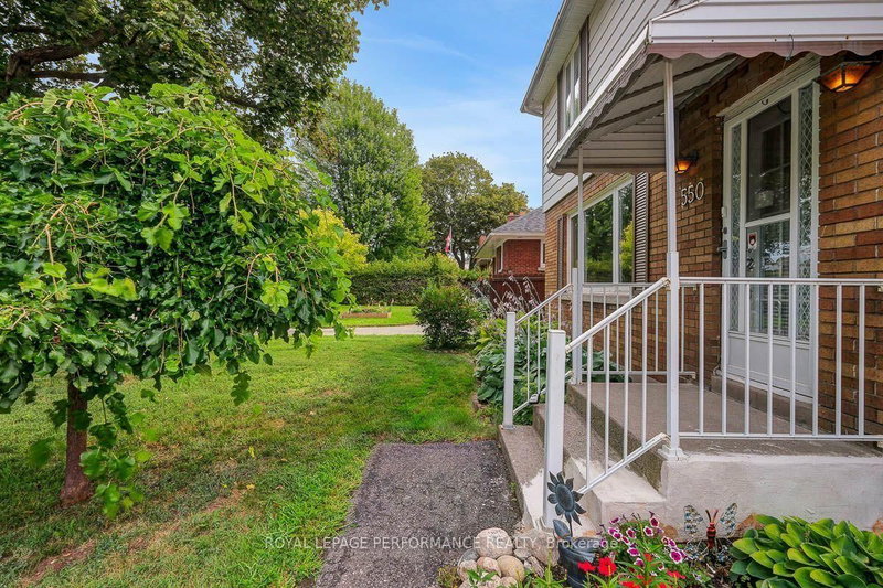 550 Wolffdale Crescent