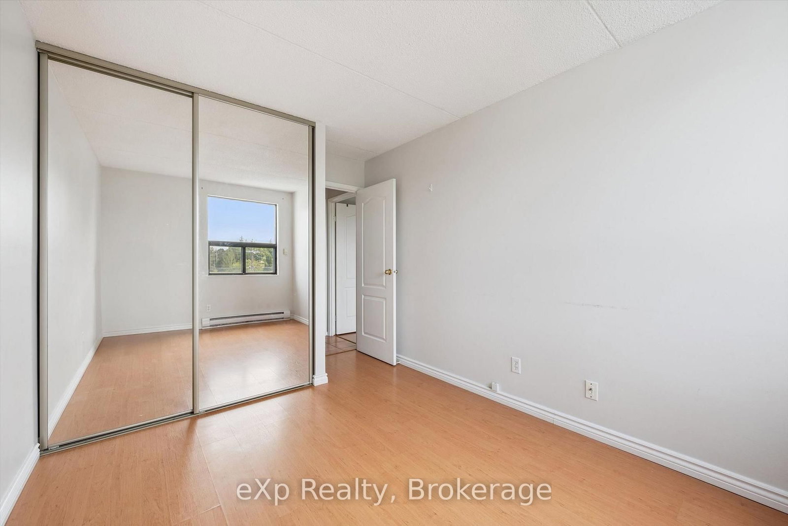 404-65 Silvercreek Pkwy, Guelph, view 21