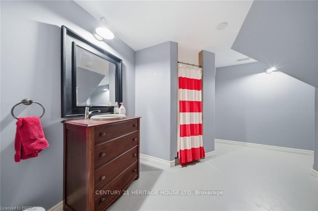 5 Echo Villa Avenue • Brantford, ON photo 32