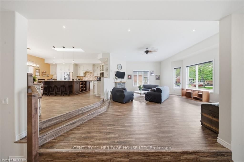 5 Echo Villa Avenue • Brantford, ON photo 9