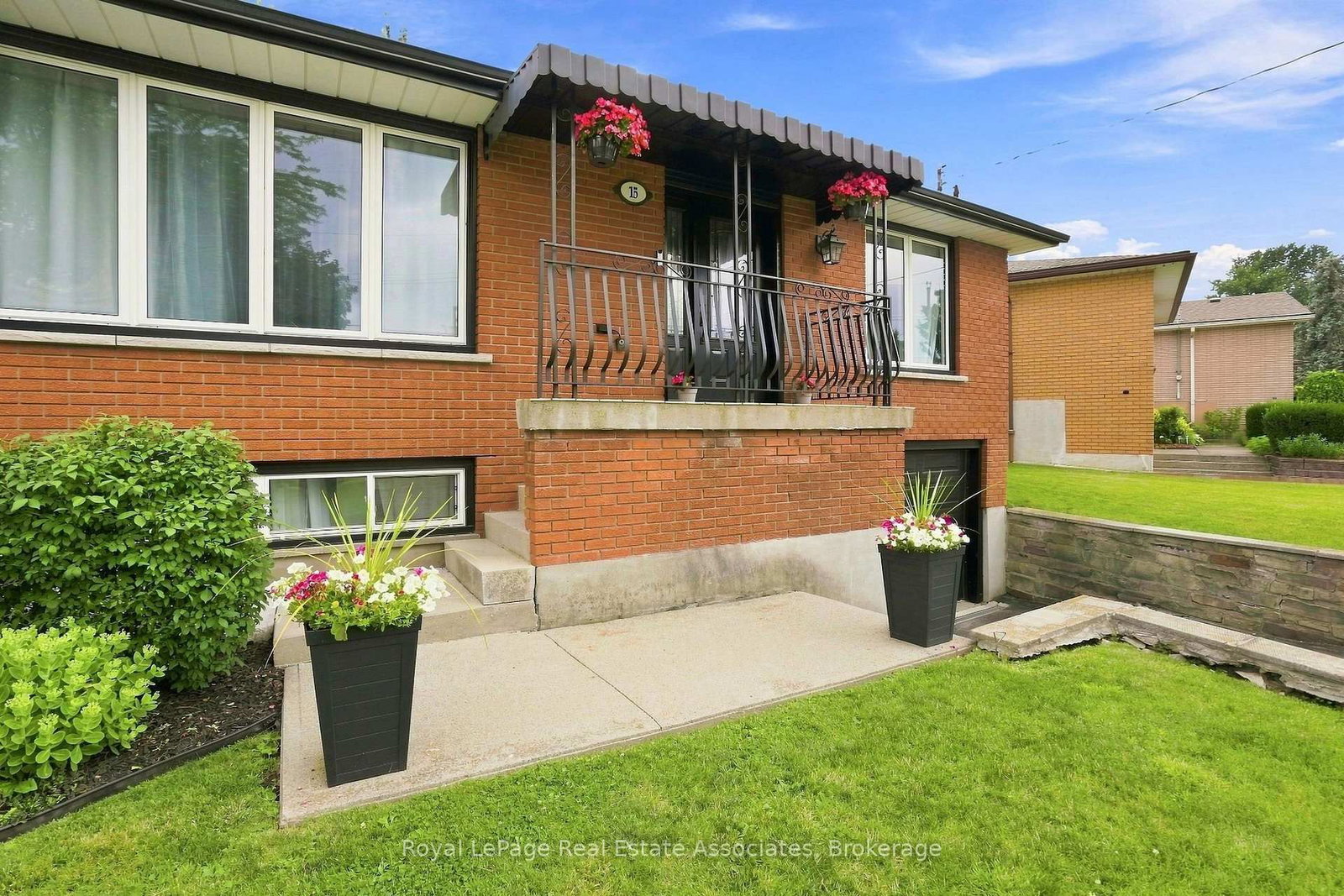 15 Quay Court • Hamilton, ON photo 3