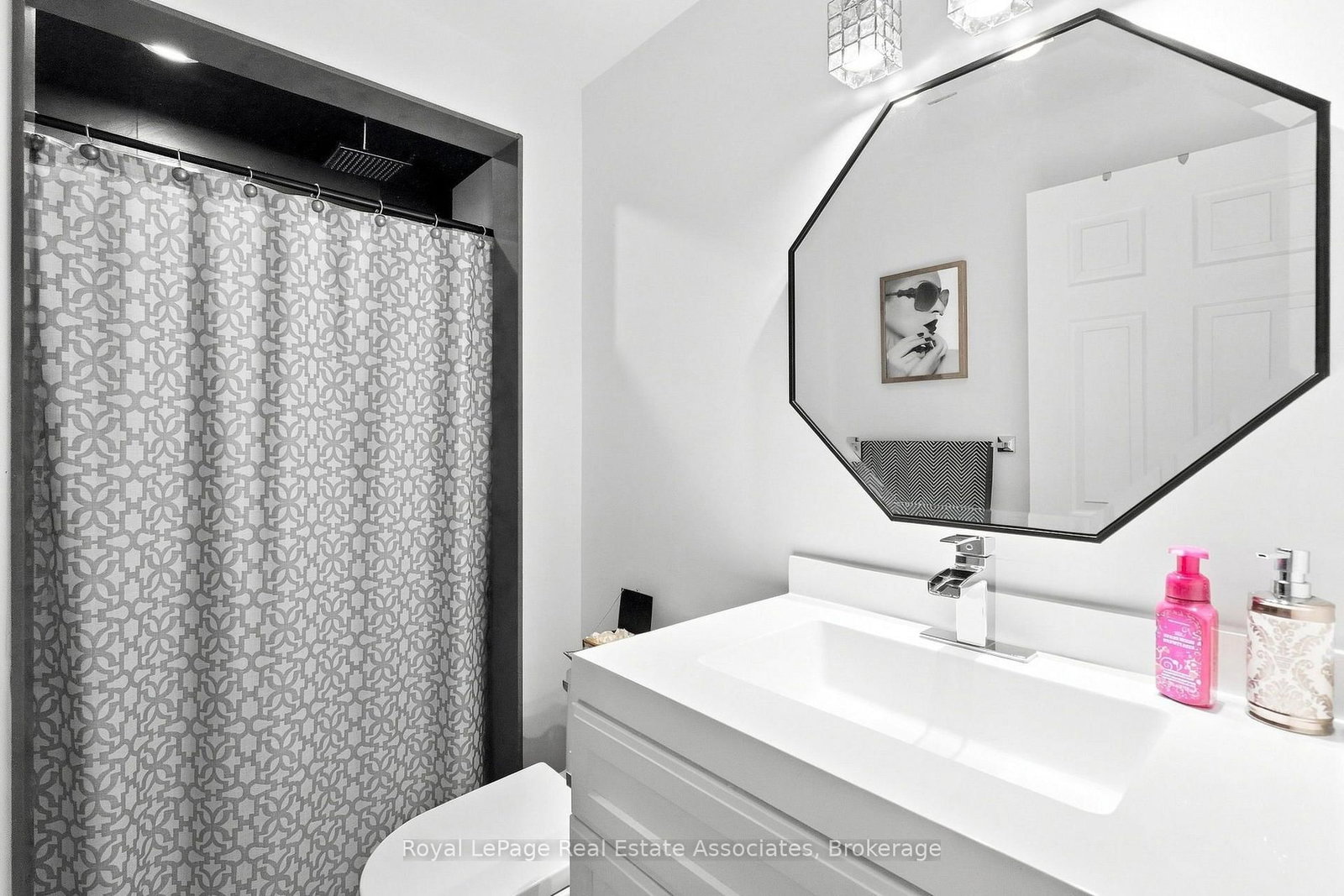 15 Quay Court • Hamilton, ON photo 32
