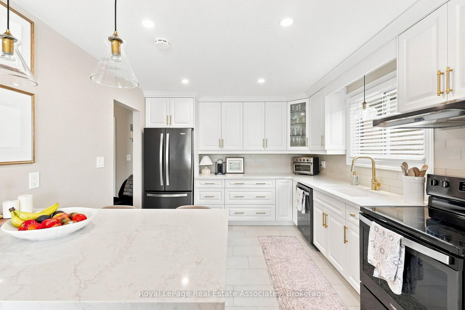 15 Quay Court • Hamilton, ON photo 5
