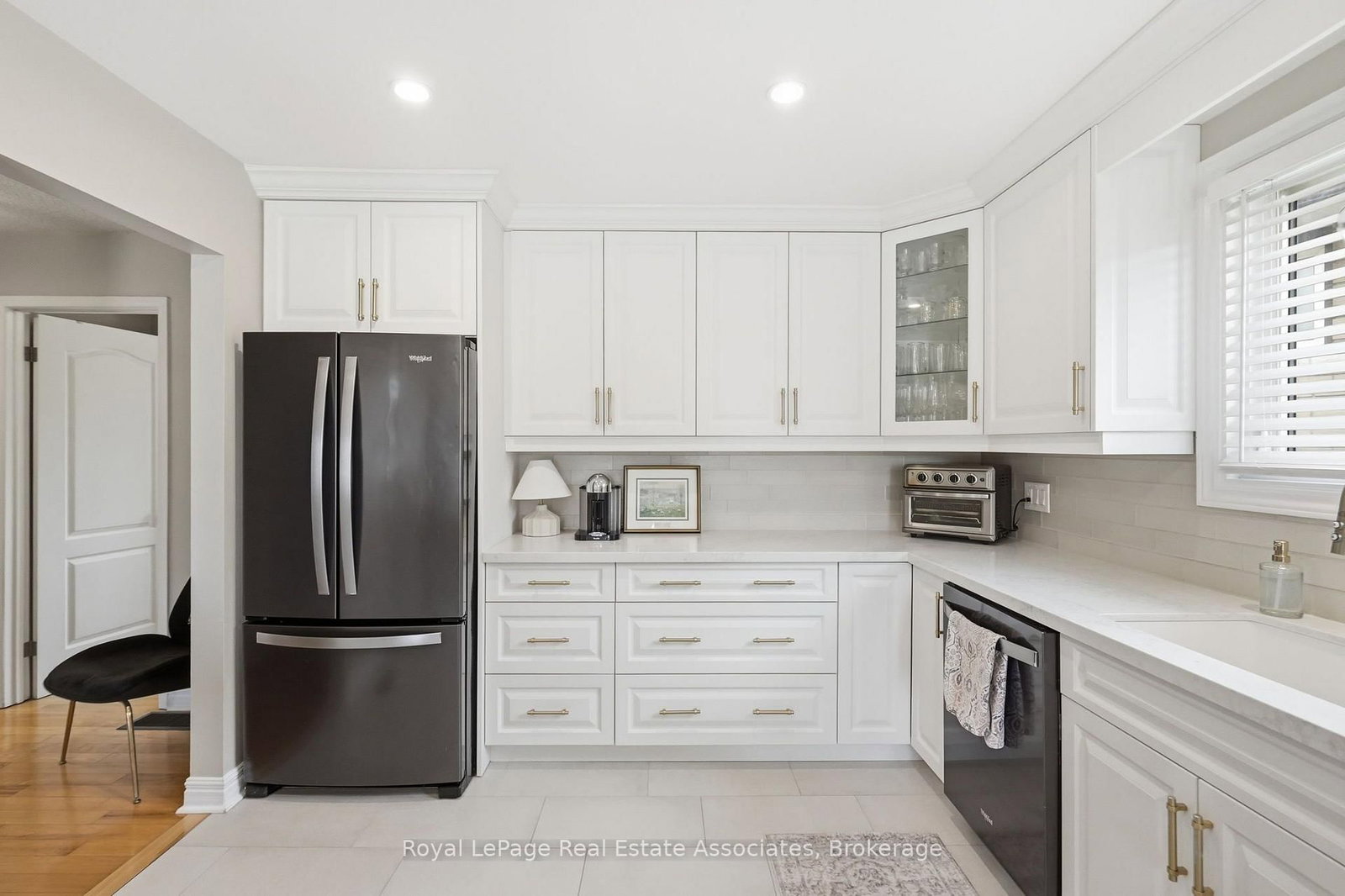 15 Quay Court • Hamilton, ON photo 8