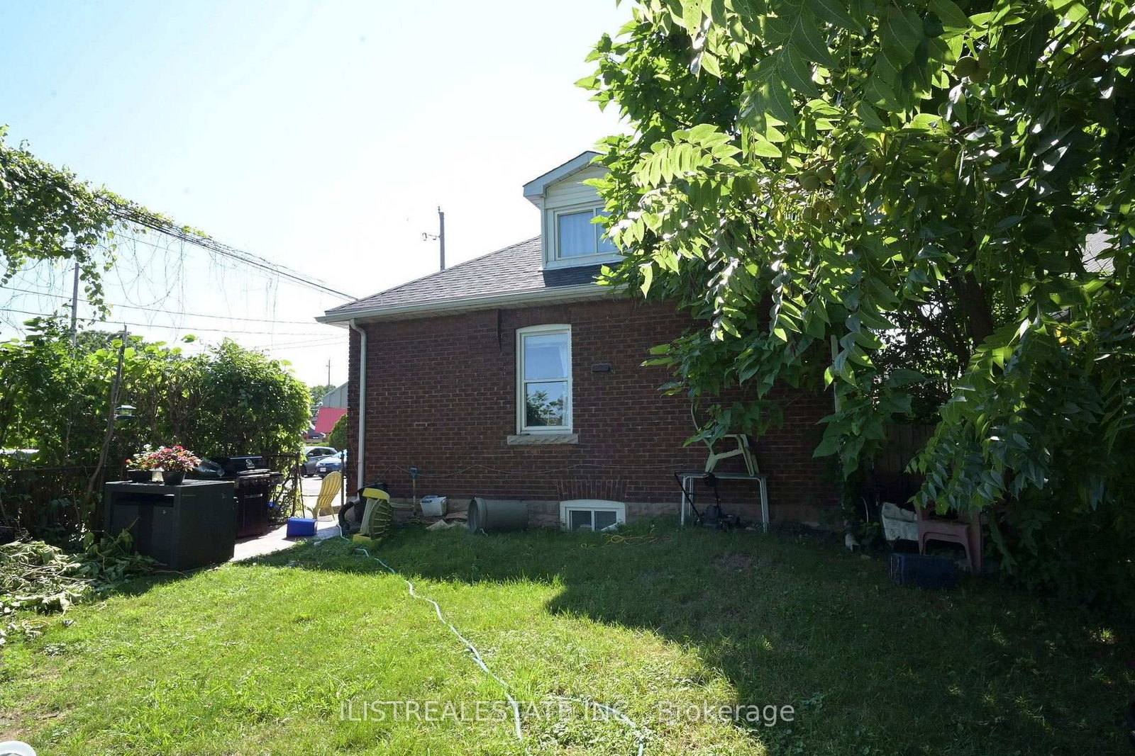 2 Norfolk Street N • Hamilton, ON photo 8