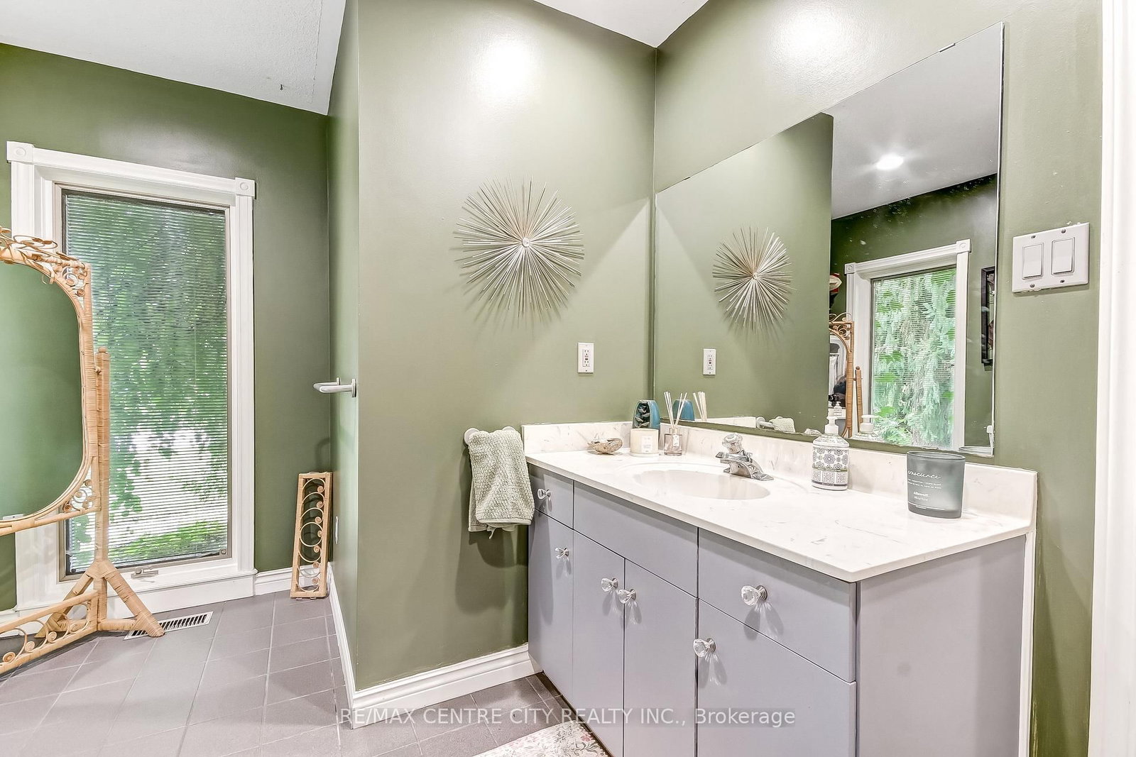 10308 Greenpark Drive • Southwold, ON photo 10