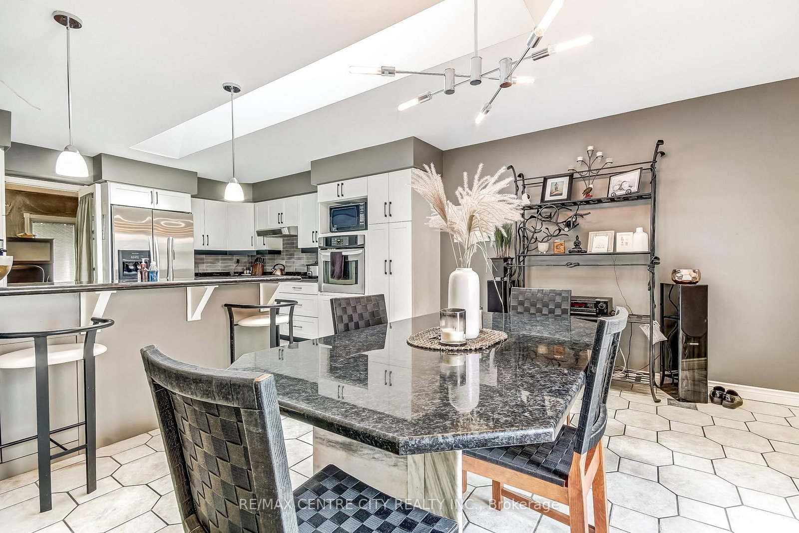 10308 Greenpark Drive • Southwold, ON photo 12