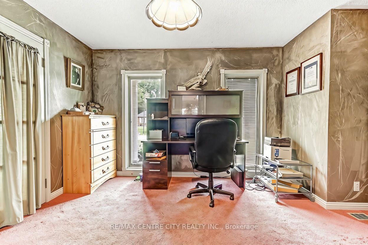 10308 Greenpark Drive • Southwold, ON photo 5