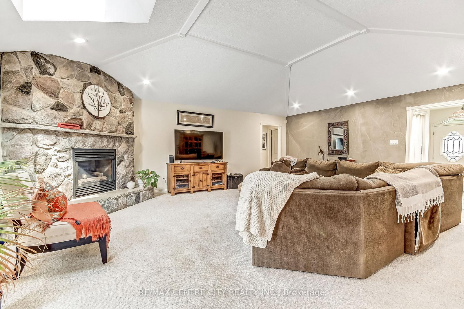10308 Greenpark Drive • Southwold, ON photo 6
